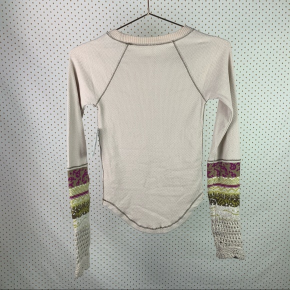 β SOLD β FREE PEOPLE Long Sleeve Thermal Crochet - Picture 4 of 10